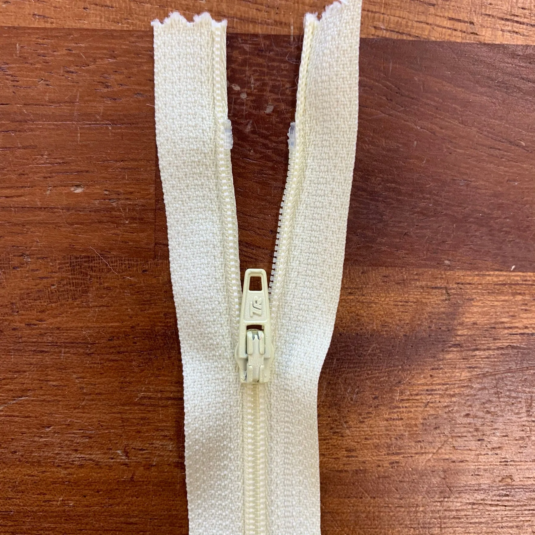 7" / 18cm Nylon Zip  - Select Colour