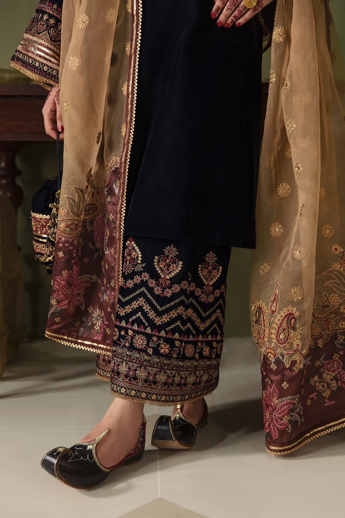 Baroque Embroidered Velvet Collection UF-469