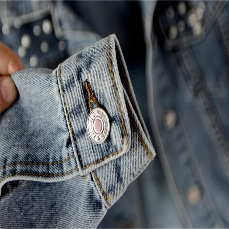 Jaqueta Jeans Clássica com Bordados Frente e Costas - Folk