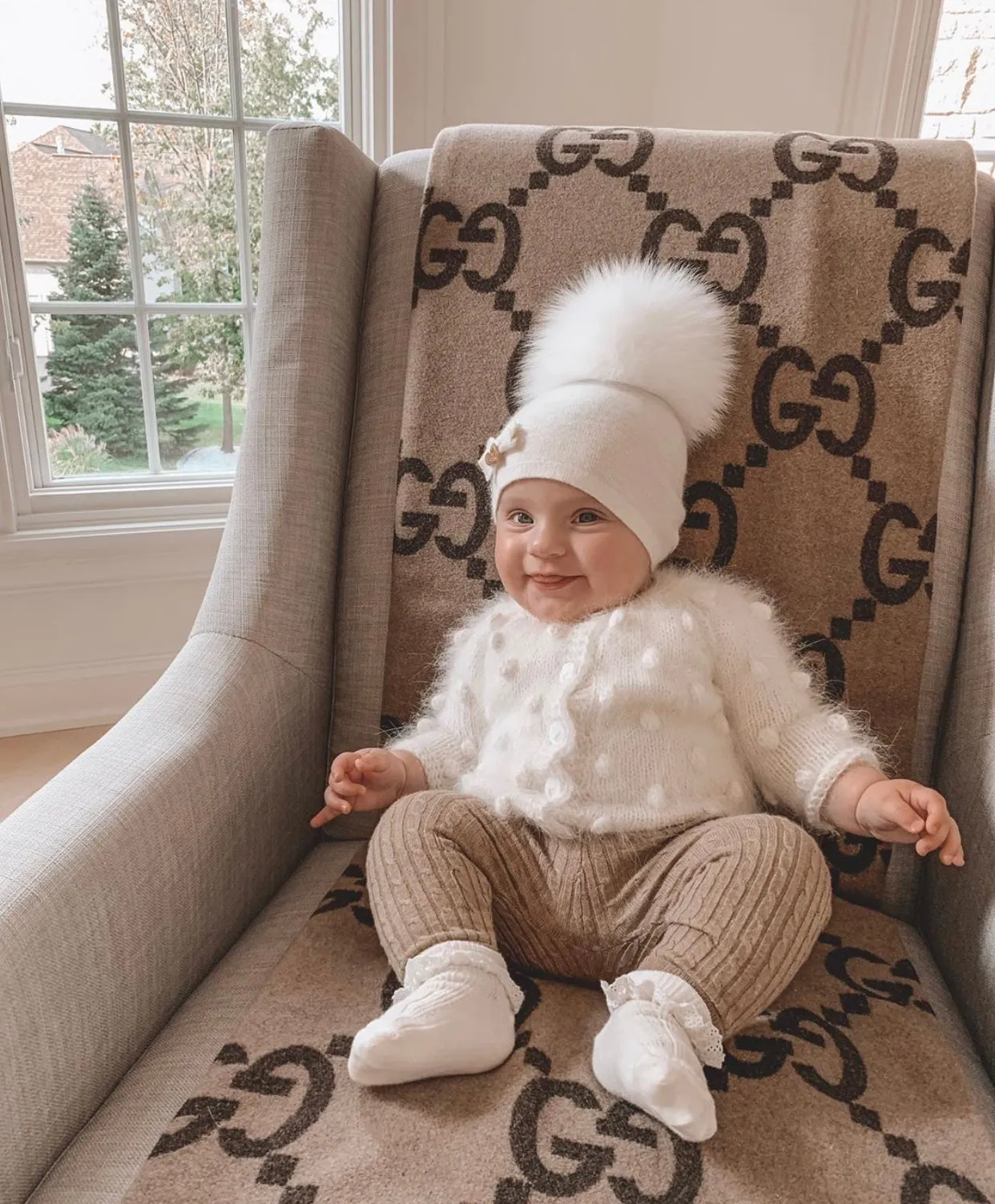 MI LOVES SIGNATURE LUXURIOUS FINE KNIT ANGORA HAT WITH FOX FUR POMPOM (with Bow)