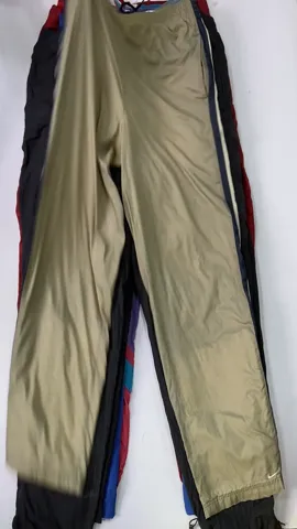 Nike Nylon Track Pants 15 pices
