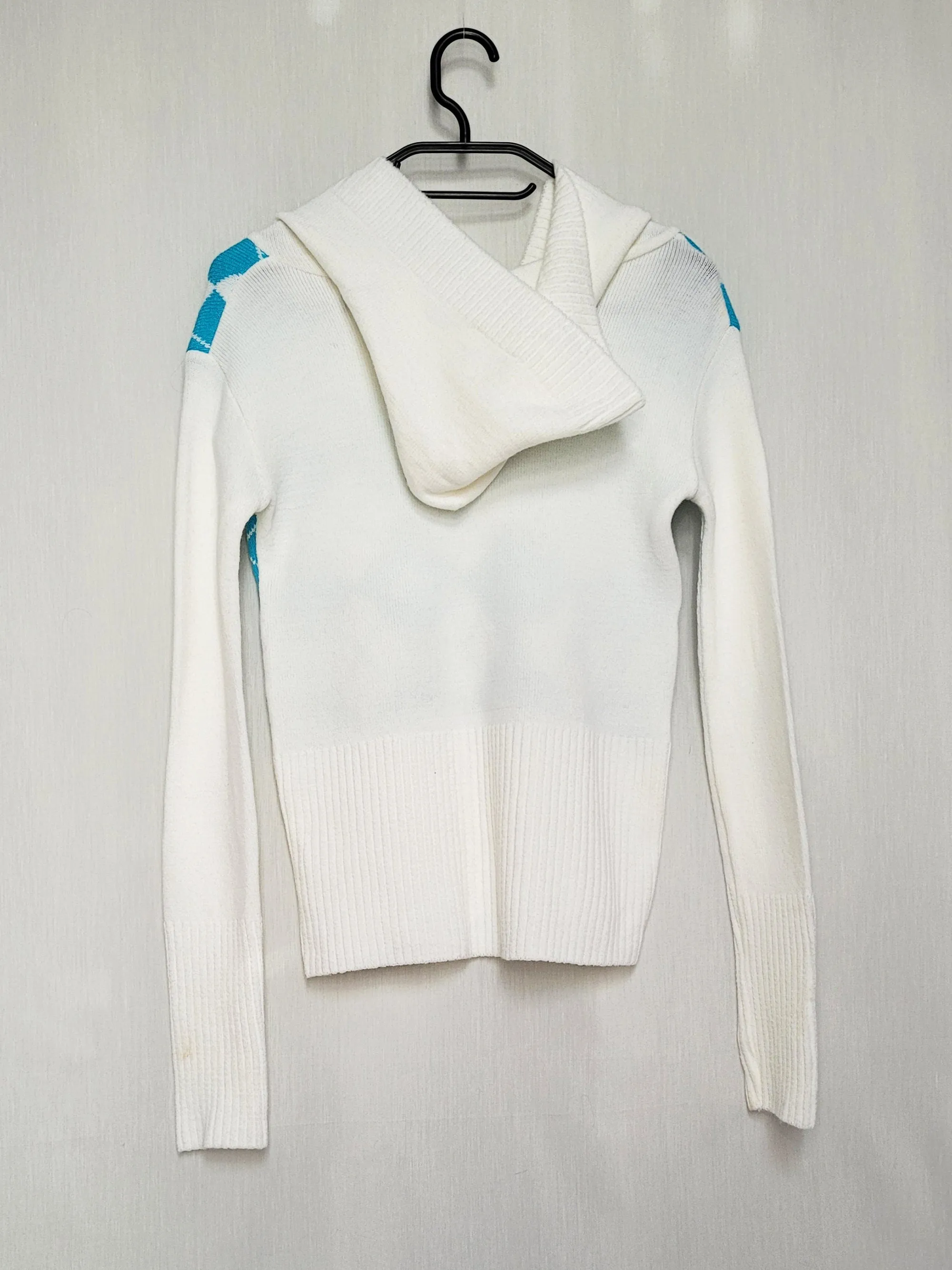 Vintage 90s white & blue argyle print jumper with a hood